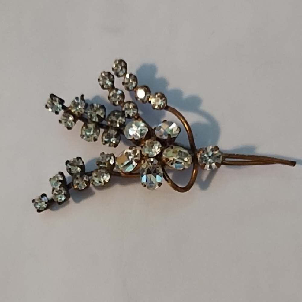 Elegant Crystal Brooch Set - Red, Green, Silver - Picture 6 of 7